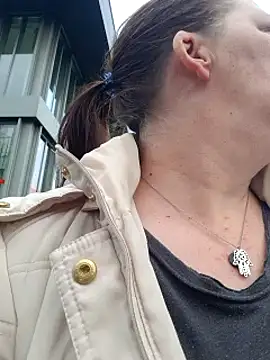 Snapshot of saharaheiss chatting on December 4, 2024, 1:53 pm saharaheiss online show from December 4, 2024, 1:53 pm