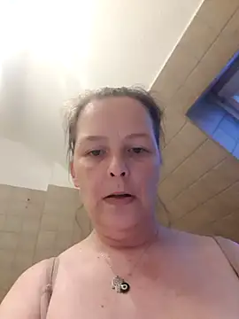 Snapshot of saharaheiss chatting on December 16, 2024, 3:22 pm saharaheiss online show from December 16, 2024, 3:22 pm