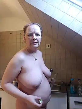 Snapshot of saharaheiss chatting on March 12, 2025, 4:24 pm saharaheiss online show from March 12, 2025, 4:24 pm