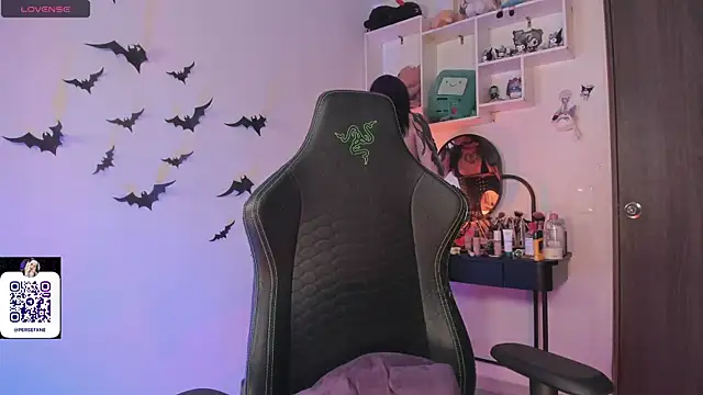 damnliciousss online show from November 14, 2025, 12:53 am