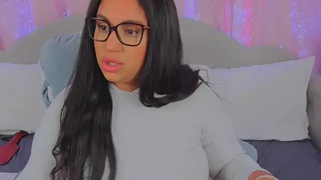 Snapshot of MeghanXO chatting on December 18, 2024, 2:49 pm MeghanXO online show from December 18, 2024, 2:49 pm