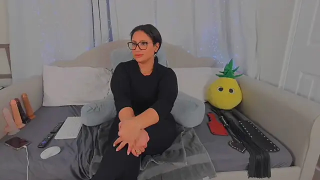 Snapshot of MeghanXO chatting on February 17, 2026, 9:54 pm MeghanXO online show from February 17, 2026, 9:54 pm