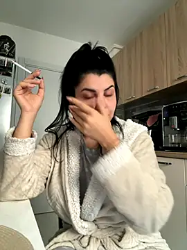 Snapshot of Scarlett-Dream chatting on October 24, 2025, 6:21 am Scarlett-Dream online show from October 24, 2025, 6:21 am