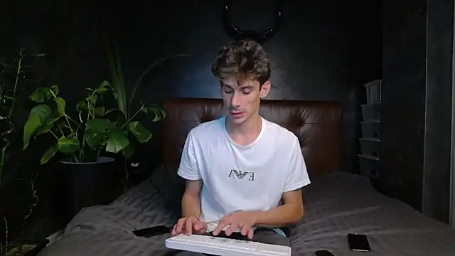 Snapshot of DanielCrush1 chatting on September 28, 2025, 9:20 pm DanielCrush1 online show from September 28, 2025, 9:20 pm