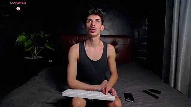 Snapshot of DanielCrush1 chatting on November 5, 2025, 10:59 am DanielCrush1 online show from November 5, 2025, 10:59 am