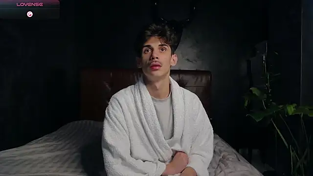 Snapshot of DanielCrush1 chatting on November 16, 2025, 1:39 pm DanielCrush1 online show from November 16, 2025, 1:39 pm