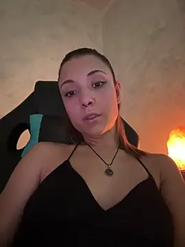 KarlaLuar  online show from October 20, 2025, 5:57 pm