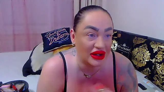 Snapshot of BustyVicky chatting on January 10, 2026, 10:25 pm BustyVicky online show from January 10, 2026, 10:25 pm