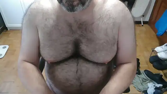 mikeyhotbear online show from July 5, 2026, 5:58 am