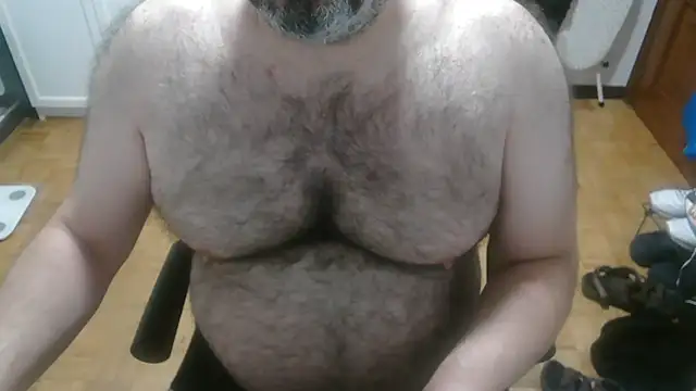 mikeyhotbear online show from July 9, 2026, 4:16 am