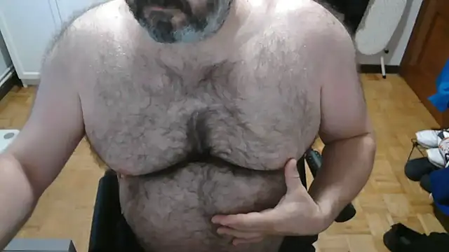 mikeyhotbear online show from July 14, 2026, 5:12 am