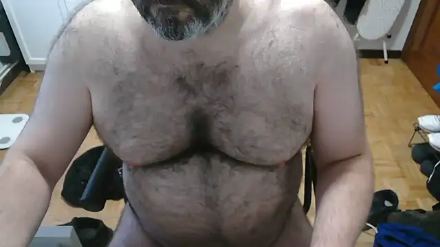 mikeyhotbear online show from July 16, 2026, 5:35 am