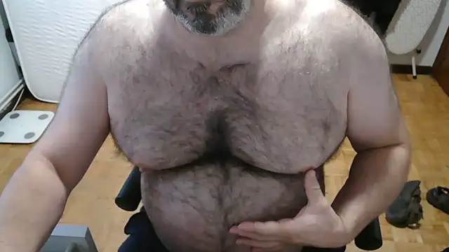 mikeyhotbear online show from August 6, 2026, 5:31 am