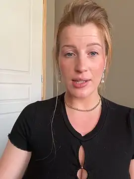 FoxyFrenchy online show from September 30, 2025, 3:06 pm