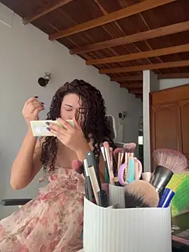 GabriSaenz online show from May 11, 2026, 1:06 pm