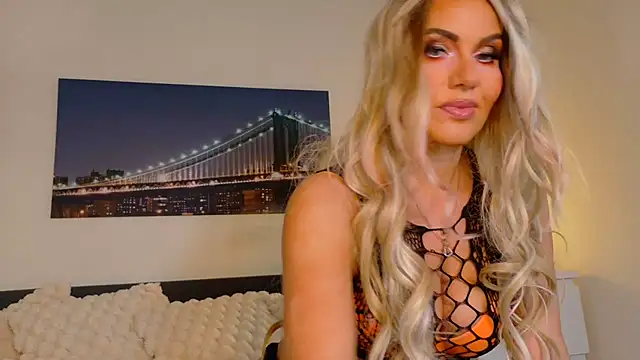 Tinkerbell822 online show from October 27, 2025, 8:29 am