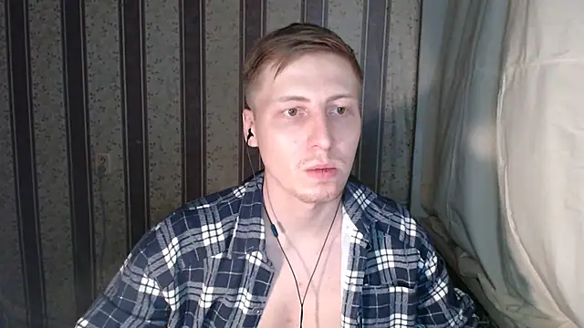 Snapshot of darienlarge chatting on February 20, 2025, 8:14 pm darienlarge online show from February 20, 2025, 8:14 pm