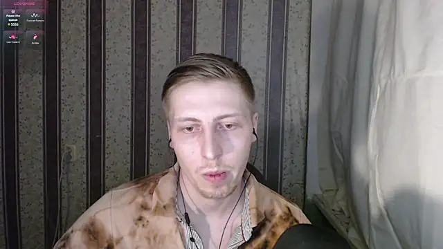 Snapshot of darienlarge chatting on February 21, 2025, 9:54 pm darienlarge online show from February 21, 2025, 9:54 pm