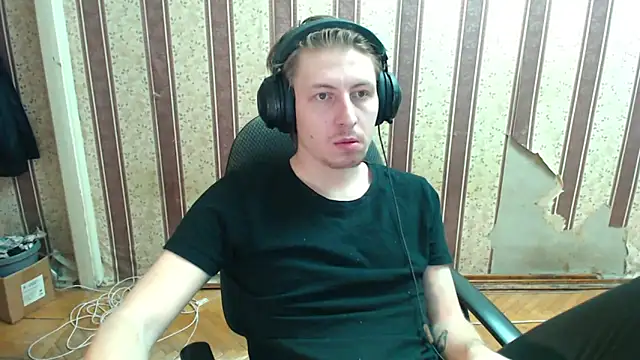 Snapshot of darienlarge chatting on October 4, 2025, 2:20 am darienlarge online show from October 4, 2025, 2:20 am