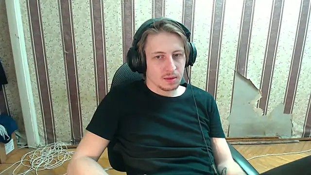 Snapshot of darienlarge chatting on October 11, 2025, 5:50 am darienlarge online show from October 11, 2025, 5:50 am