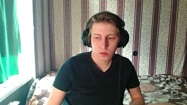 Snapshot of darienlarge chatting on October 23, 2025, 7:29 am darienlarge online show from October 23, 2025, 7:29 am