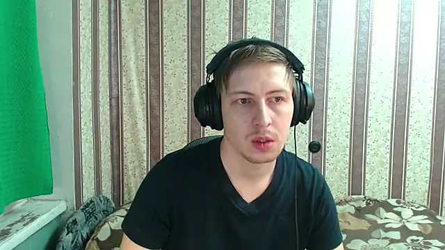 Snapshot of darienlarge chatting on October 31, 2025, 2:23 am darienlarge online show from October 31, 2025, 2:23 am