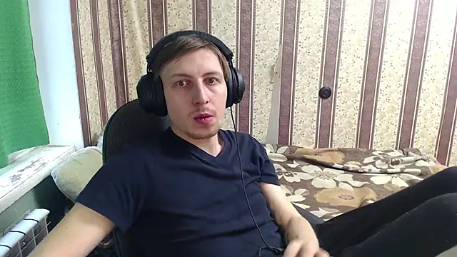 Snapshot of darienlarge chatting on November 1, 2025, 9:00 am darienlarge online show from November 1, 2025, 9:00 am