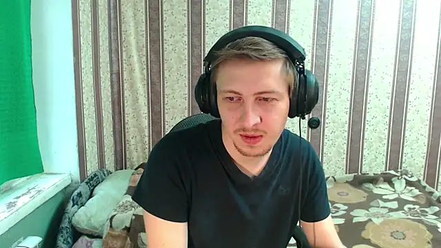 Snapshot of darienlarge chatting on November 6, 2025, 7:42 am darienlarge online show from November 6, 2025, 7:42 am