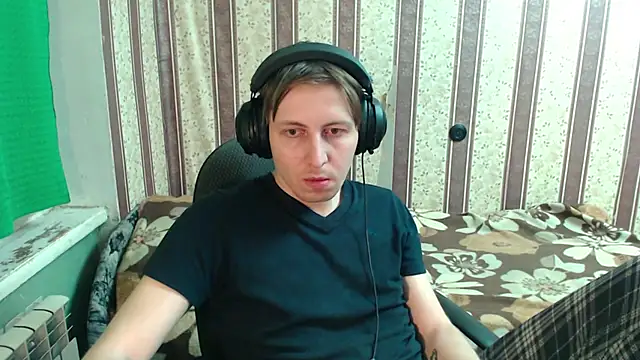 Snapshot of darienlarge chatting on November 16, 2025, 5:40 pm darienlarge online show from November 16, 2025, 5:40 pm