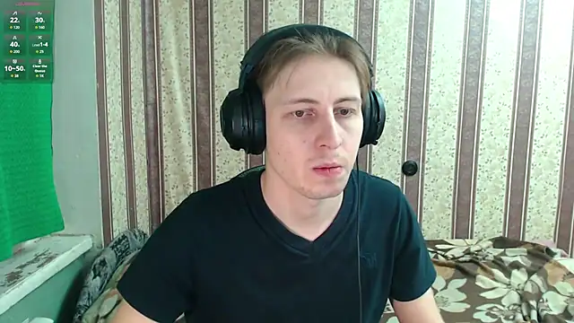 Snapshot of darienlarge chatting on November 17, 2025, 3:40 pm darienlarge online show from November 17, 2025, 3:40 pm