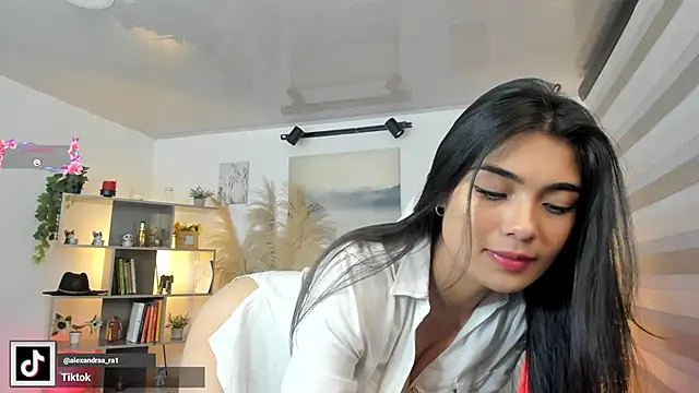 Snapshot of Alexandra_ra chatting on December 4, 2024, 12:08 am Alexandra ra online show from December 4, 2024, 12:08 am