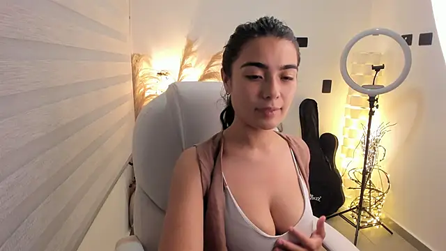 Alexandra ra online show from February 5, 2026, 3:22 am