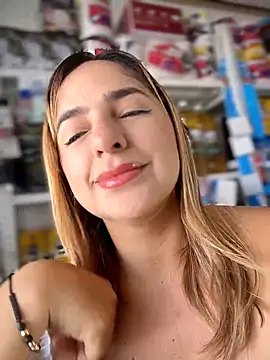 sammyqueenx21 online show from December 15, 2025, 1:37 pm