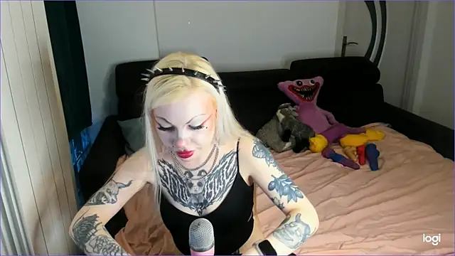 Snapshot of HelenGoat chatting on November 3, 2025, 8:37 am HelenGoat online show from November 3, 2025, 8:37 am