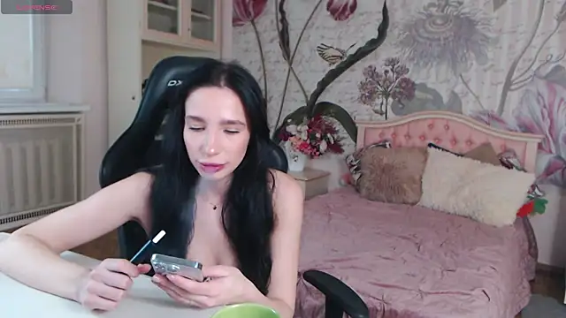 AliciaBow online show from November 2, 2025, 1:13 pm