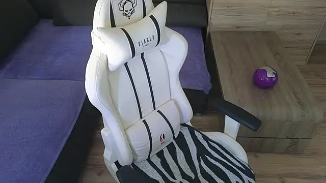 Snapshot of MolligSpielle chatting on September 30, 2025, 9:36 am MolligSpielle online show from September 30, 2025, 9:36 am