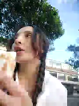 Snapshot of _Laary chatting on December 10, 2024, 10:05 pm Laary online show from December 10, 2024, 10:05 pm