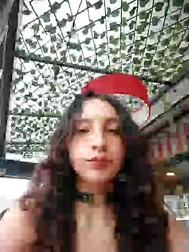 Snapshot of _Laary chatting on December 19, 2024, 7:40 pm Laary online show from December 19, 2024, 7:40 pm