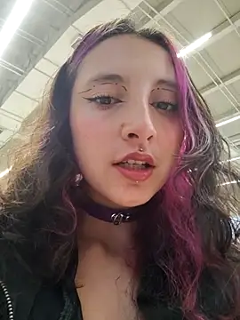 Snapshot of _Laary chatting on October 18, 2025, 9:59 pm Laary online show from October 18, 2025, 9:59 pm