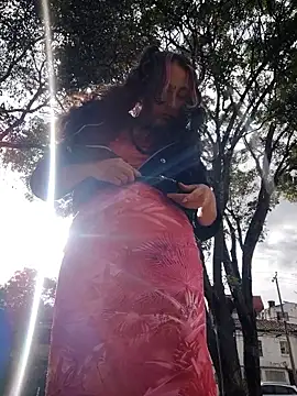 Snapshot of _Laary chatting on October 19, 2025, 9:04 pm Laary online show from October 19, 2025, 9:04 pm