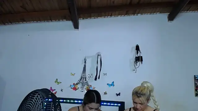 Nicolle Milf online show from November 21, 2025, 7:01 pm