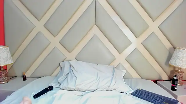 SSCARLETH  online show from December 12, 2024, 2:22 pm