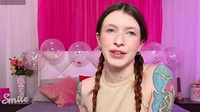 Snapshot of WildRedBerry chatting on February 10, 2026, 2:21 pm WildRedBerry online show from February 10, 2026, 2:21 pm