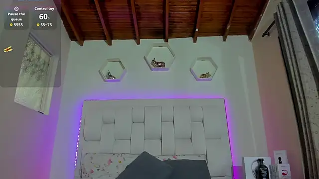 shanakendall online show from November 19, 2025, 2:17 pm