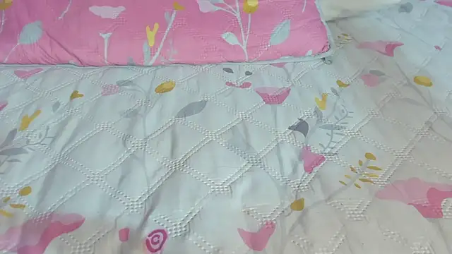 shanakendall online show from April 15, 2026, 7:58 pm