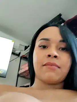 LindaGarcia22 online show from December 15, 2024, 8:36 pm