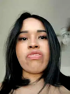 LindaGarcia22 online show from January 12, 2025, 6:05 pm