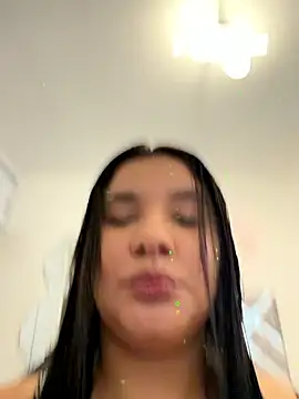 ValleryParker online show from May 7, 2026, 8:03 pm