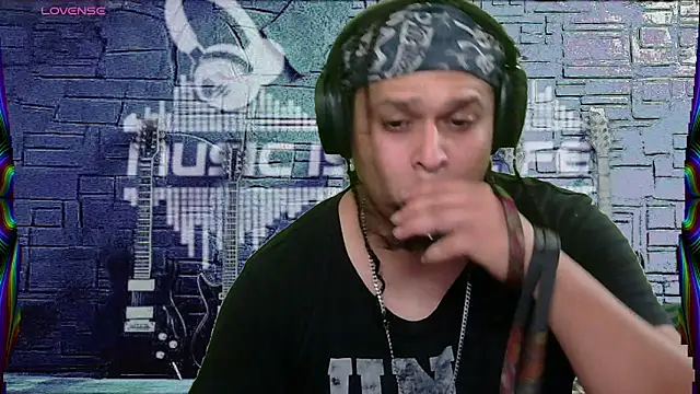 Snapshot of chino_roz chatting on February 13, 2025, 2:52 pm chino roz online show from February 13, 2025, 2:52 pm