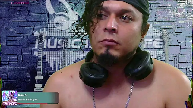 Snapshot of chino_roz chatting on February 19, 2025, 6:22 am chino roz online show from February 19, 2025, 6:22 am